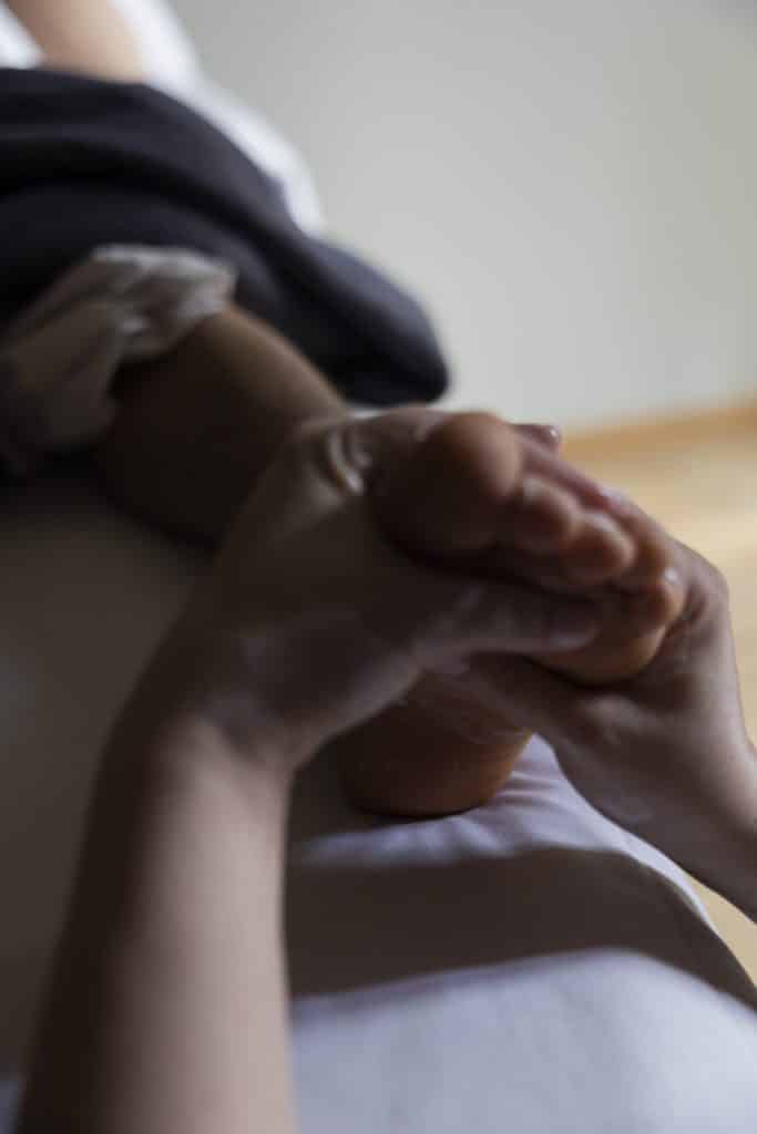 Deilig fot massasje med pedikyr på Lily Beauty salon.